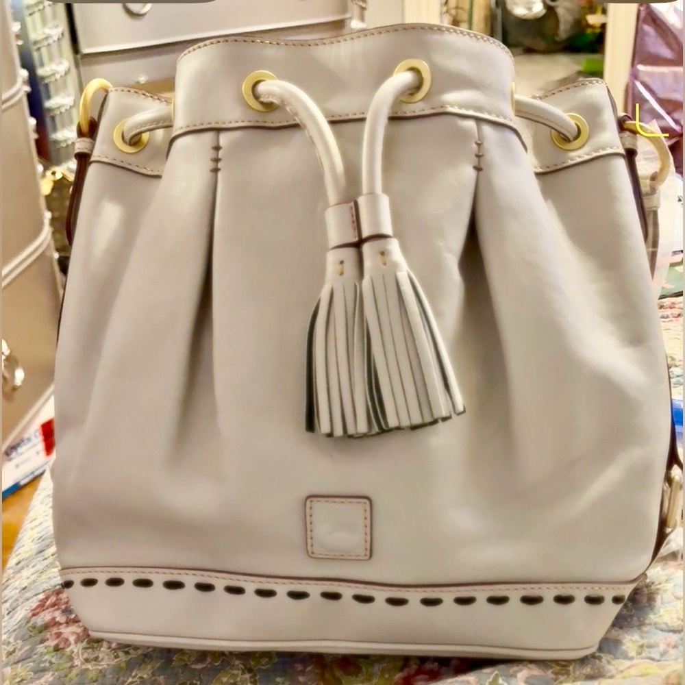 NWT - DOONEY & BOURKE Ecru Florentine Leather Drawstring Bucket Bag.